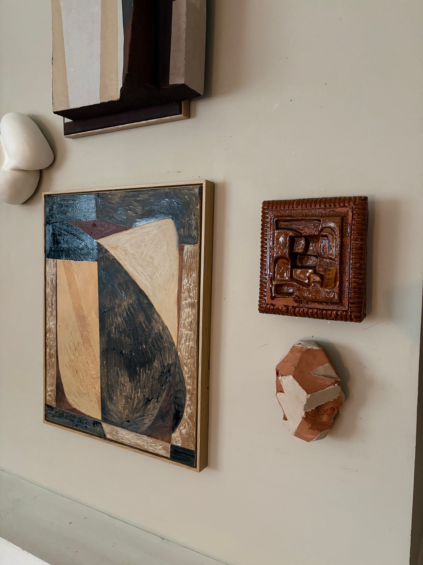 Imprint wall sculp brown glaze