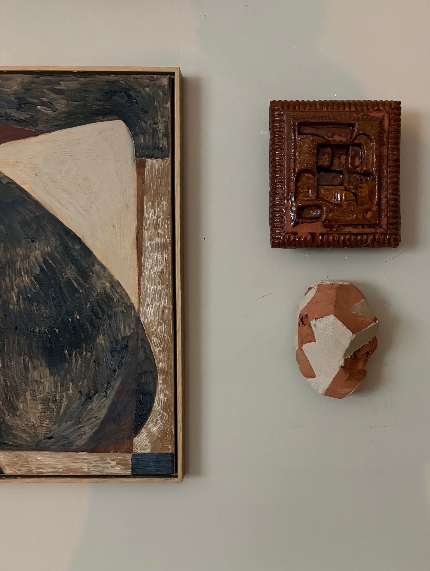 Imprint wall sculp brown glaze
