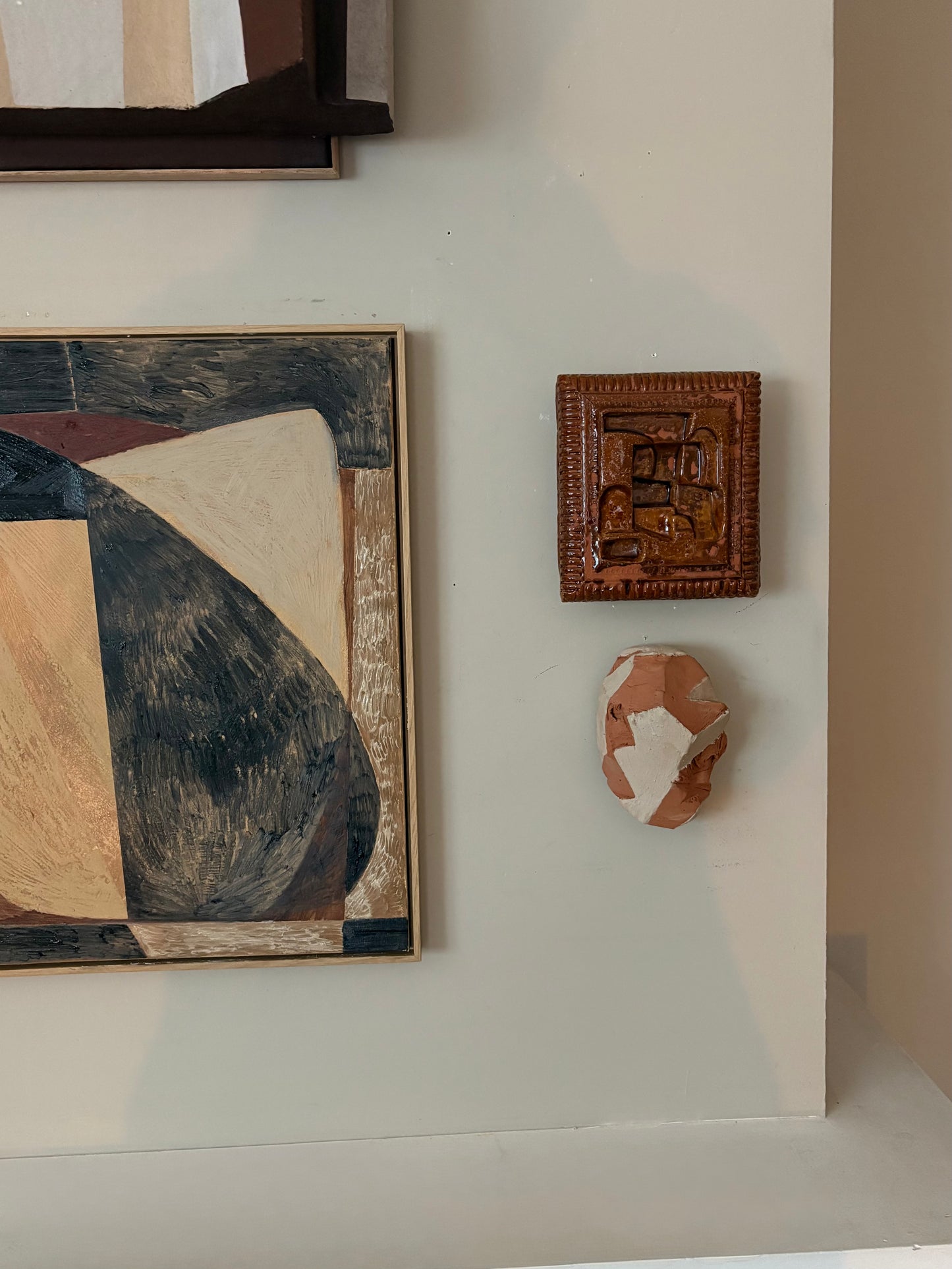 Imprint wall sculp brown glaze