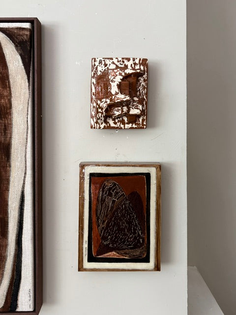 Atmospheric structured carved caramel